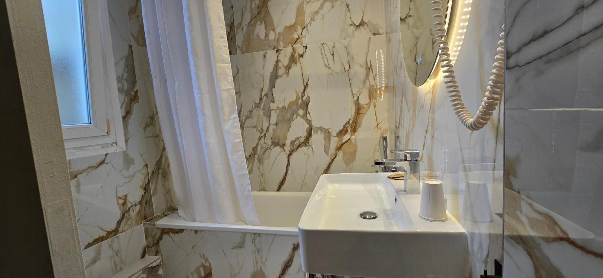 Double Room with Bathtub (without lift)